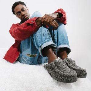 FH24_Heydude_WallyWendySlipper_Digital_Site_Sustain_AltPDP_900x900_GraniteGrey_057abecb-dd46-4cc8-9246-fceabea0c431.jpg